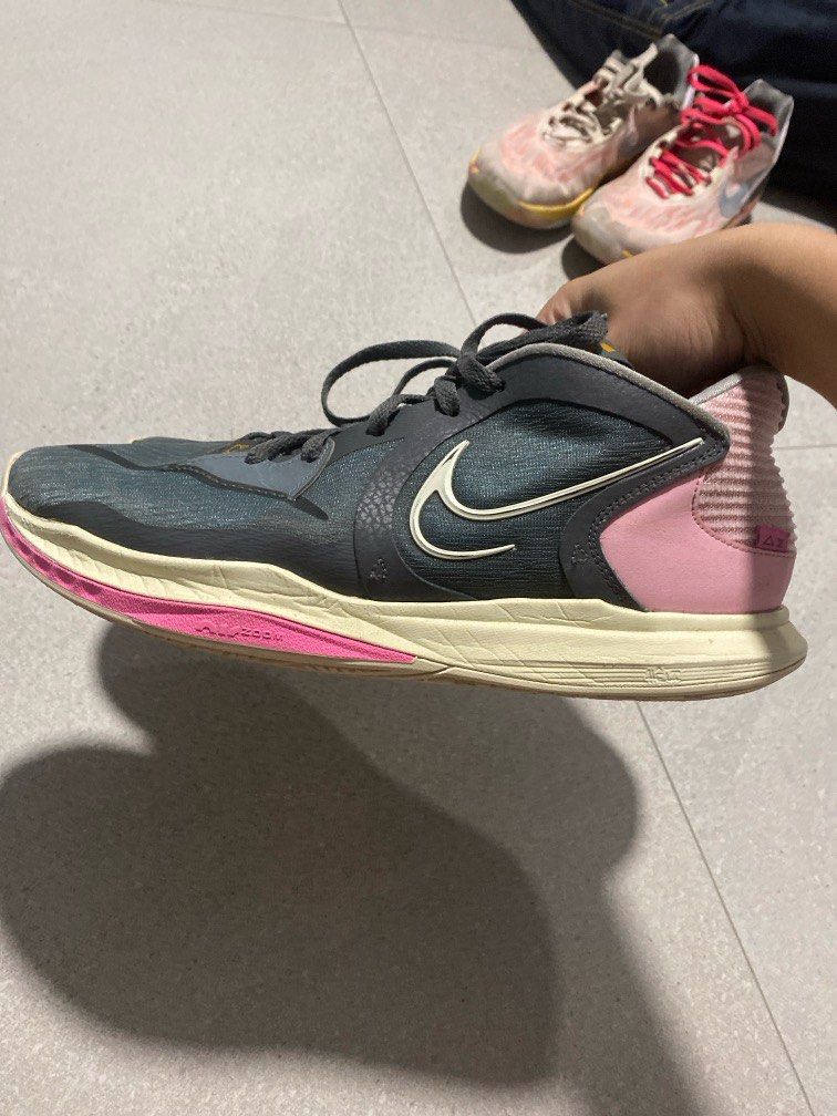 Supreme kyrie deals