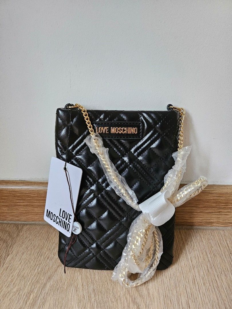 Quilted shoulder outlet bag love moschino