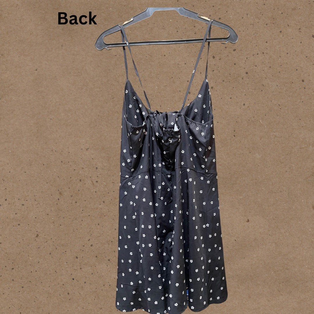 Lovito black- back tie dress (Category: Dresses) located in Mandaluyong City. Submitted by jacbuncio (Listing ID 1274967548, Image 2). Description: • Lovito back tie dress • polyester • non stretch • a line dress Meet up only in : Mcdonalds Boni-Barangka Can also ship : buyer will pay shipping Can also do courier service: lalamove/ grab/ borzo .