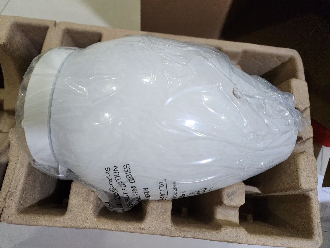 Lustre diffuser (Category: Other Home Appliances) located in Singapore. Submitted by pokomama (Listing ID 1274952185, Image 2). Description: Young Living lustre diffuser.