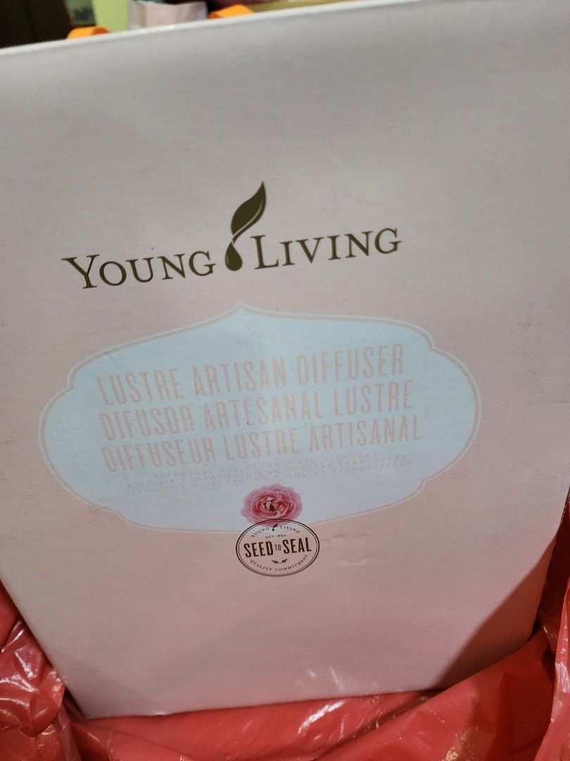 Lustre diffuser (Category: Other Home Appliances) located in Singapore. Submitted by pokomama (Listing ID 1274952185, Image 1). Description: Young Living lustre diffuser.