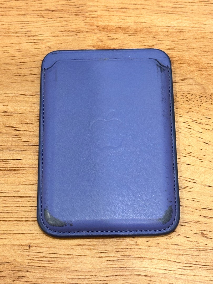 Apple iPhone Leather Wallet with MagSafe, Men's Fashion, Watches