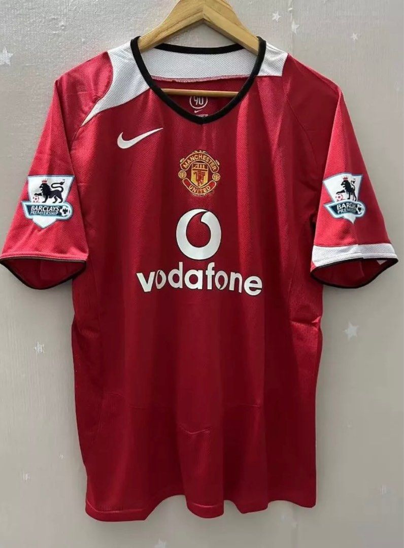 Manchester United 05 06 home jersey