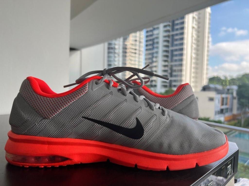 Max gym shop shoes red