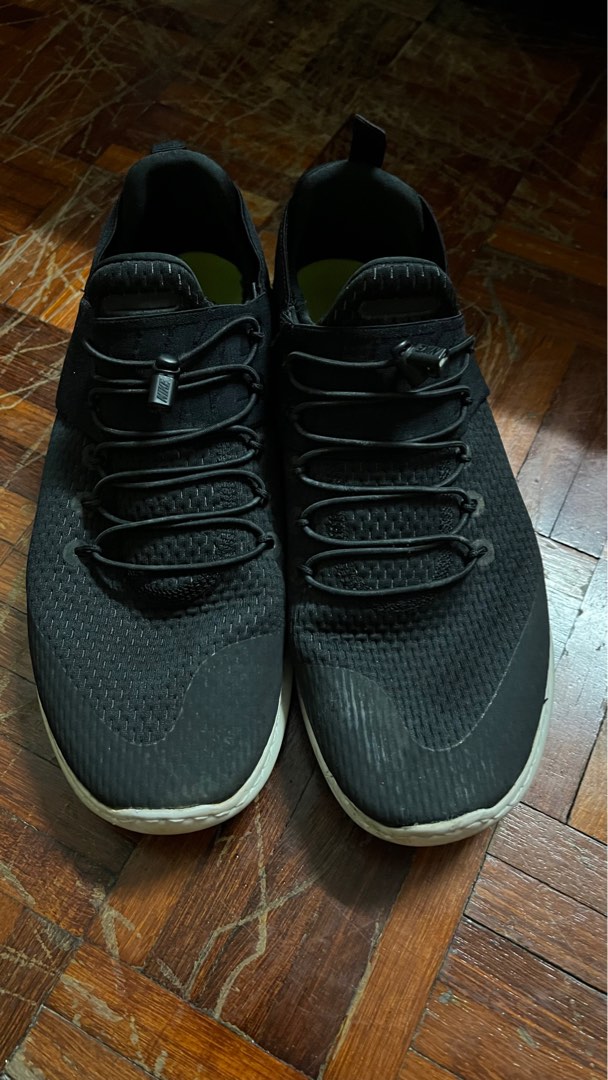 Nike deals elastic shoes