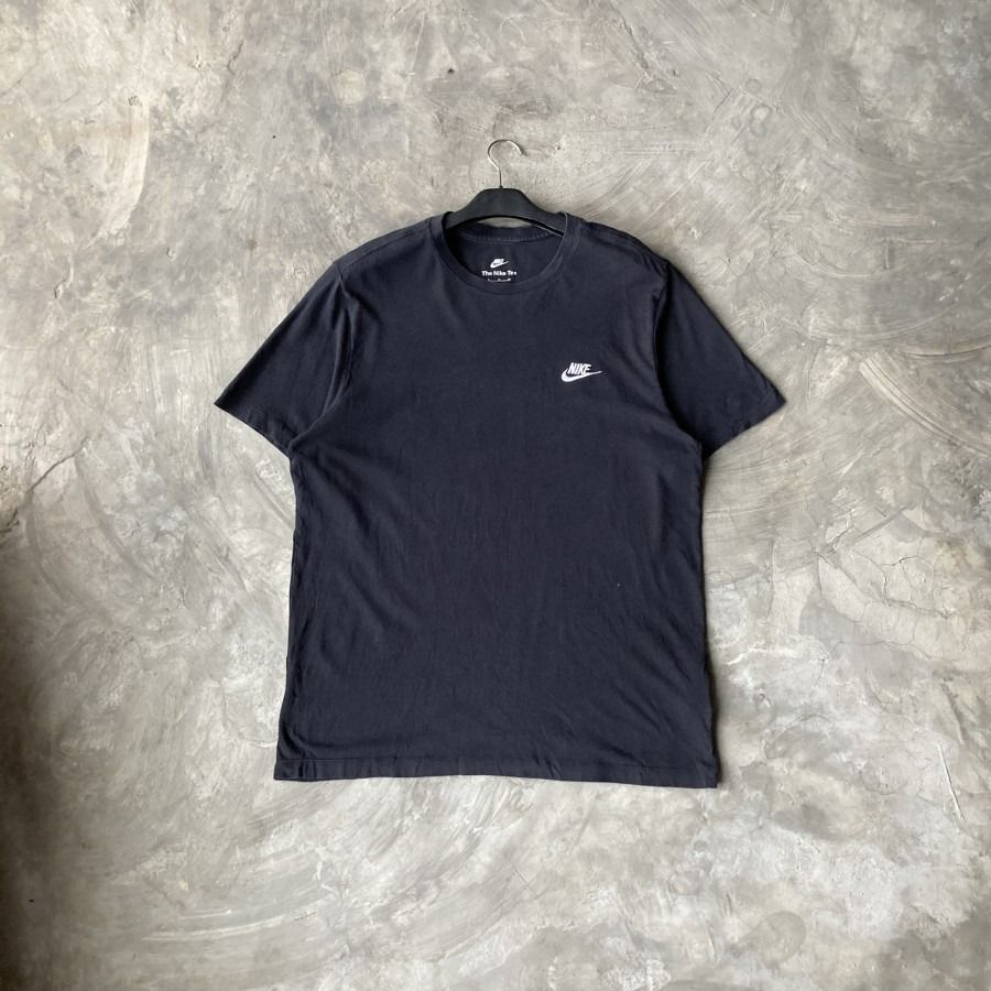 Nike Black Small Logo T-Shirt Original Authentic 100% Asli Tshirt Kaos  Hitam Baju Pakaian Atasan Unisex Tee T Shirt Tops Clothes Like New Second  Used