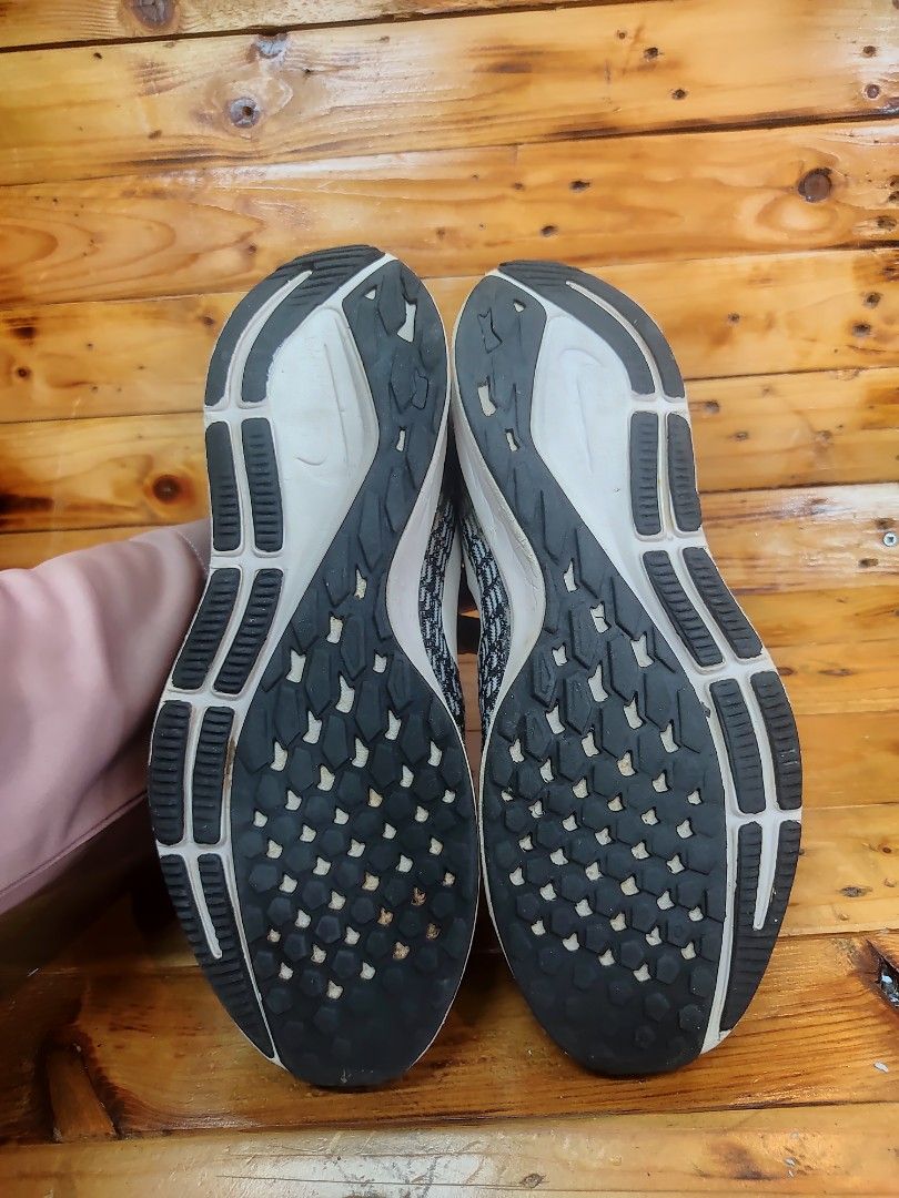Nike zoom pegasus 35 size 7uk Men s Fashion Footwear Sneakers