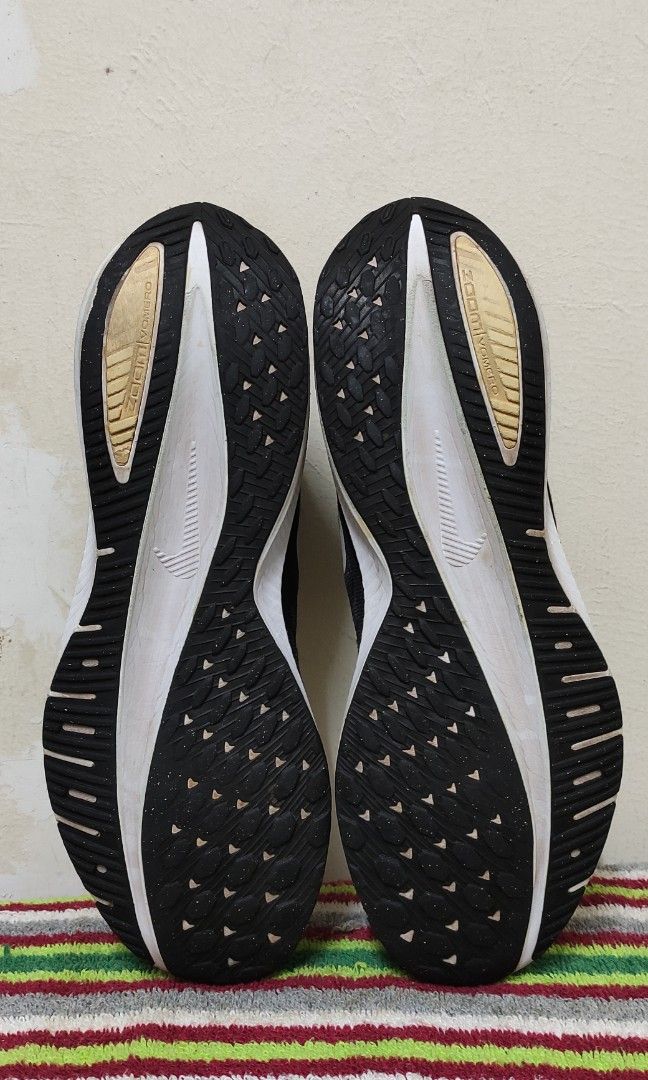 Nike Zoom Vomero 10uk Men s Fashion Footwear Sneakers on Carousell