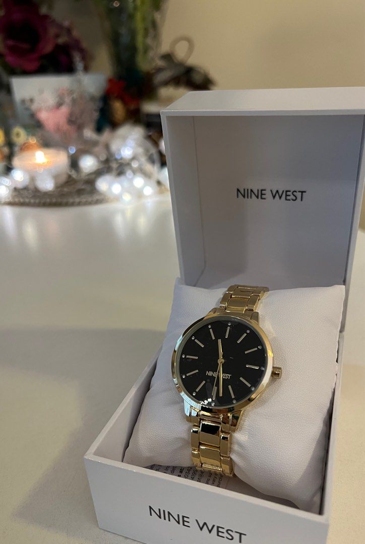 Nine west women's hotsell crystal accented bracelet watch