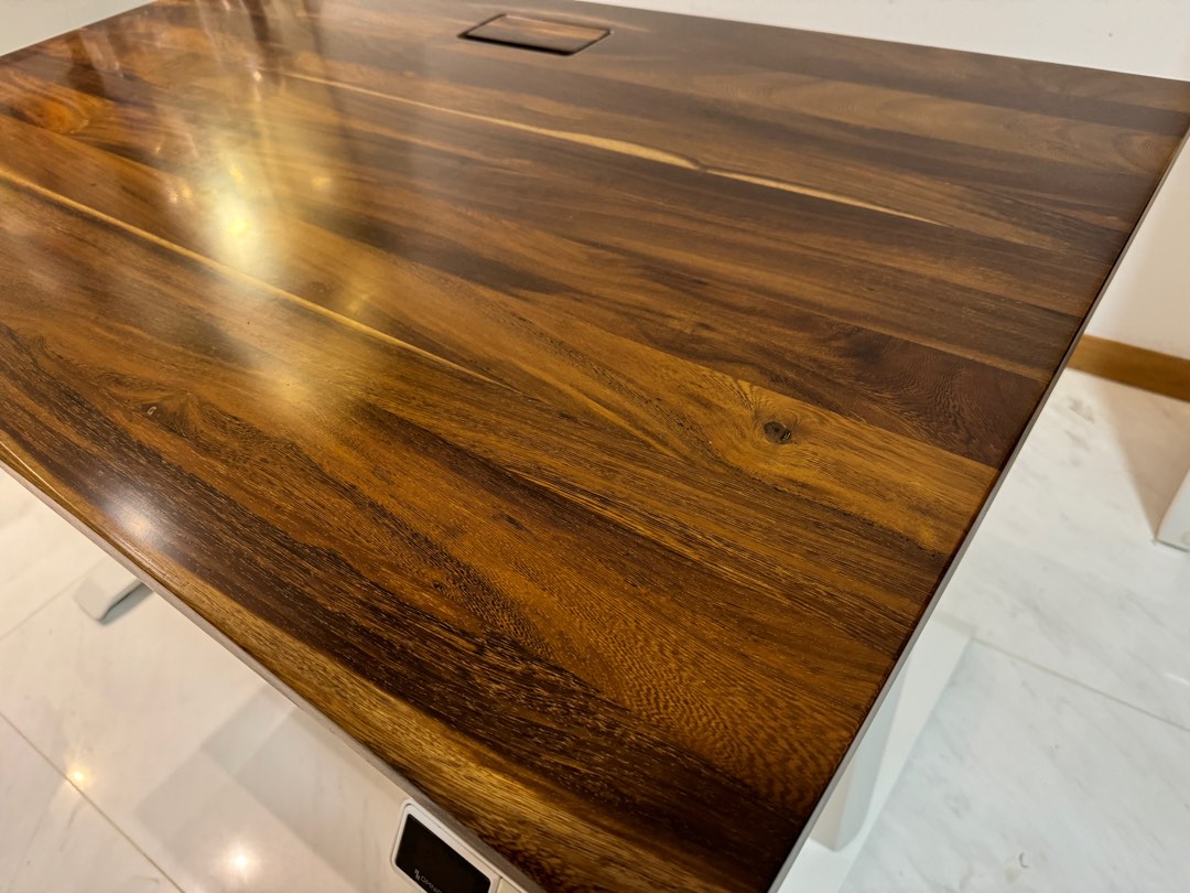 Omnidesk Ascent Wildwood 2022 Pheasentwood solid wood table white legs