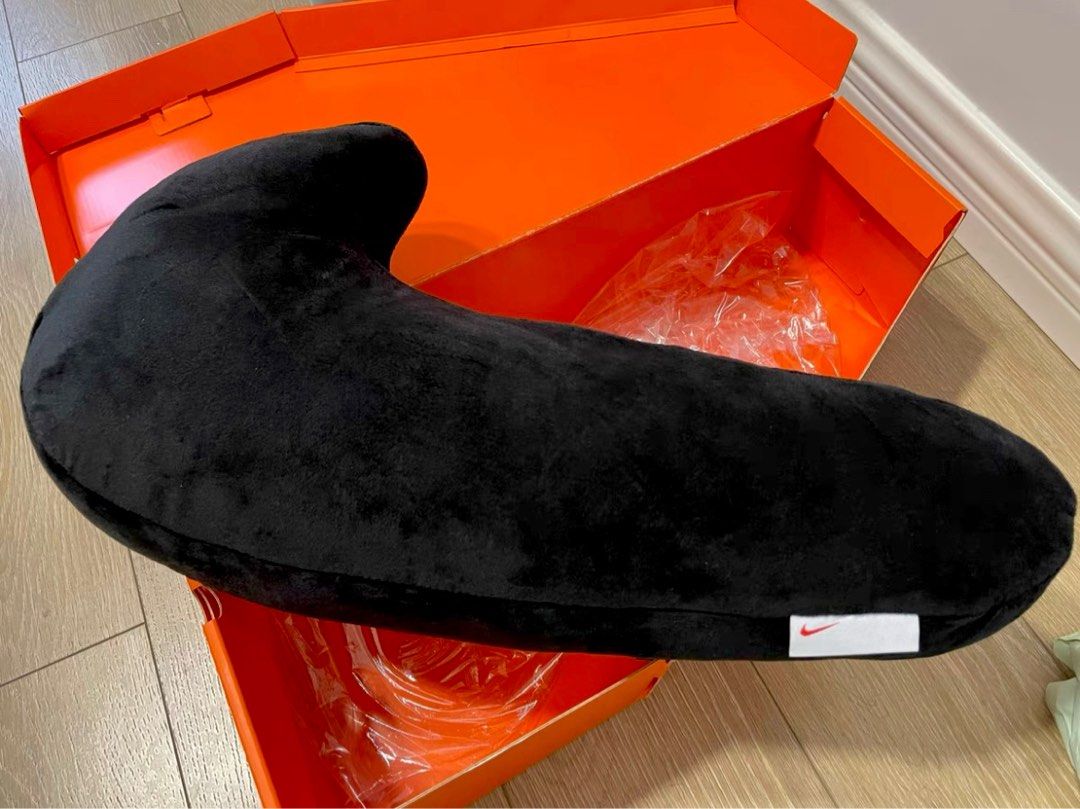NIKE SWOOSH BIRTHDAY PILLOW クッション 海外限定) NIKE クッション バースデー限定商品 枕 オシャレ