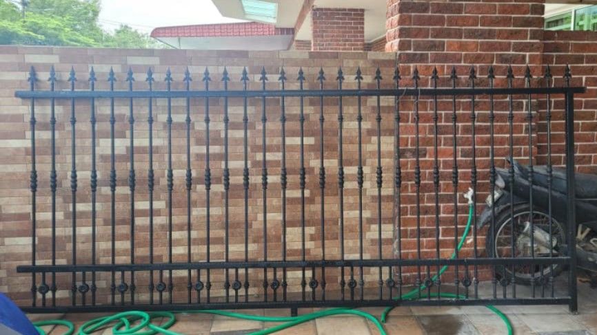 Pagar besi untuk depan rumah., Furniture & Home Living, Security