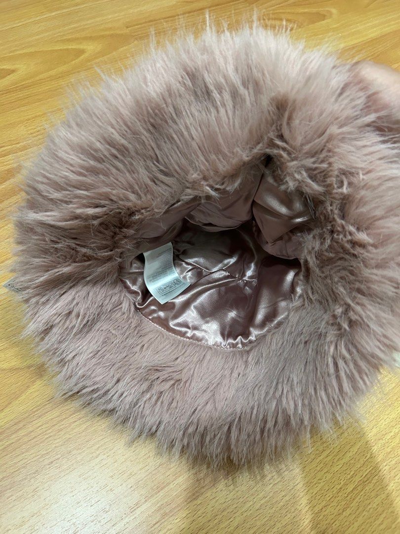 H&M Pink furry hat (Category: Caps & Hats) located in Manila. Submitted by helloitsmarg (Listing ID 1275080000, Image 2). Description: .