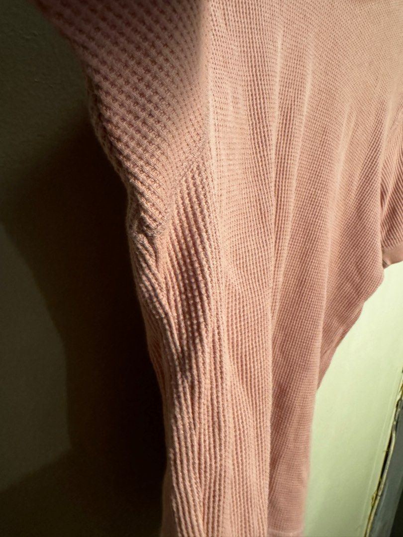 Pink Uniqlo Shirt (Category: Shirts) located in Las Pinas. Submitted by masd0923 (Listing ID 1275095565, Image 3). Description: Size small Width: 19.5 Length: 26.5 Free shipping for 500 worth of purchase.
