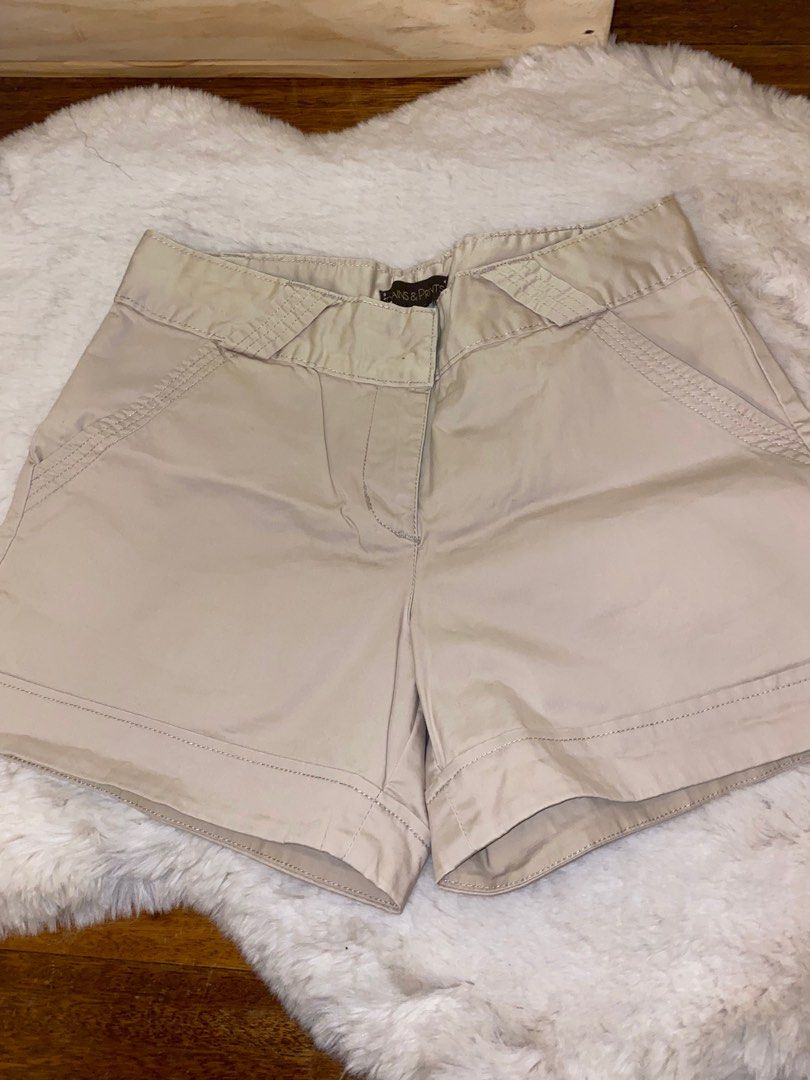 Plains & prints short (Category: Shorts) located in Pasig City. Submitted by _matchabby (Listing ID 1274973799, Image 1). Description: .