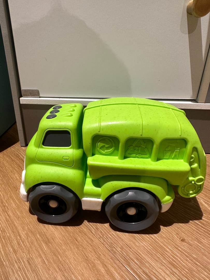 Recycling truck p, Hobbies & Toys, Toys & Games on Carousell