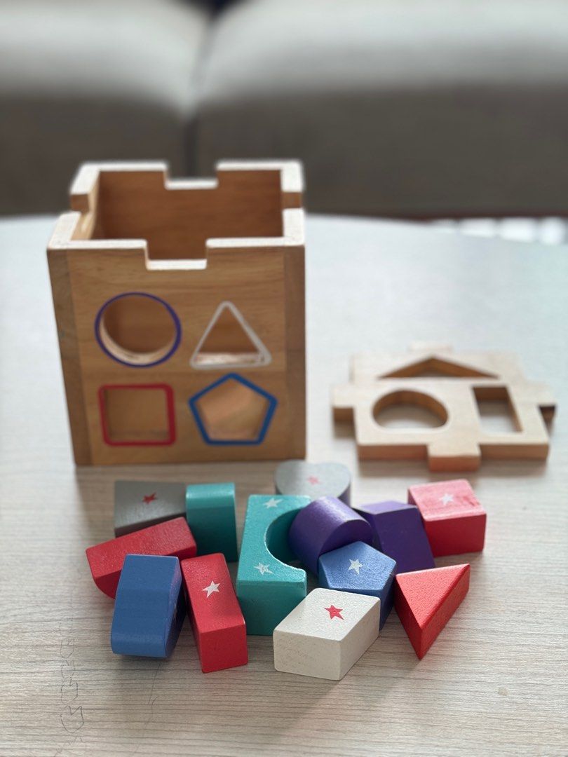Hamleys shape sorter store