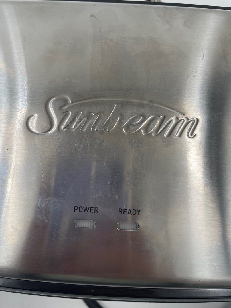 Sunbeam Flat Bread Oven Toaster Maker (Category: Other Kitchen Appliances) located in Pasay City. Submitted by meostore (Listing ID 1275036882, Image 2). Description: Item is in good condition Slight issue (check picture) 220v ready to use With box .