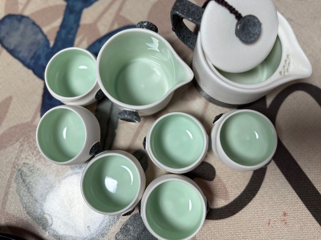 Tea set (Category: Coffee & Tea Tableware) located in Singapore. Submitted by dorado123 (Listing ID 1275008513, Image 3). Description: .