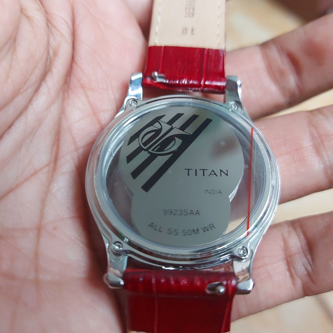 Buy Online Titan Quartz Analog Champagne Dial Stainless Steel Strap Watch  for Women - np2593ym01 | Titan