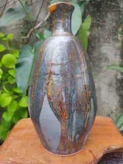 Heavy Tokkuri Sake bottle
Stoneware vase