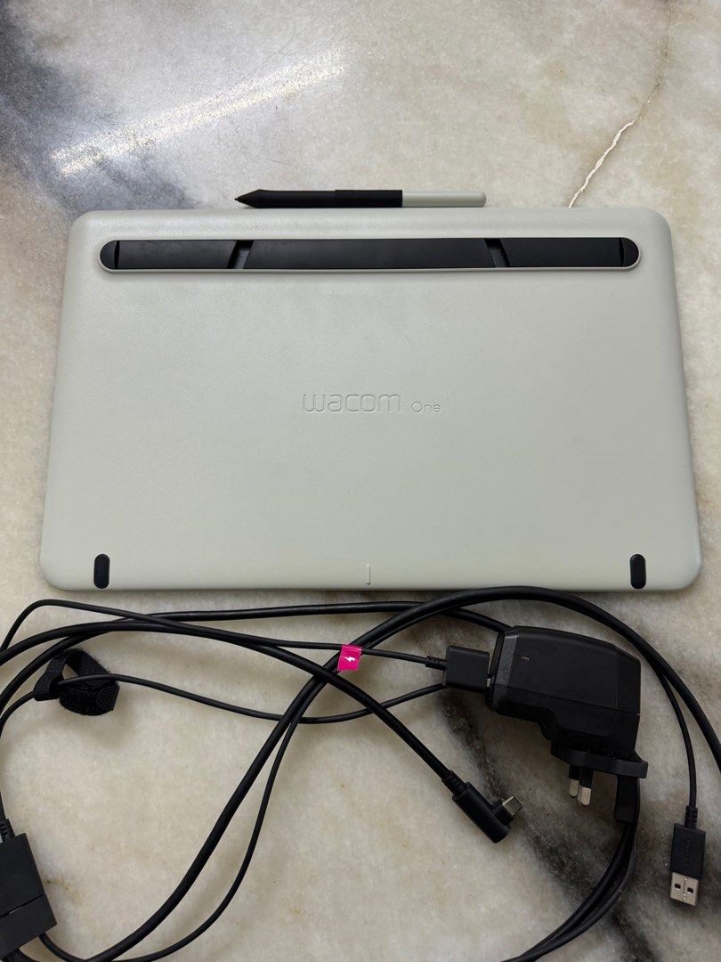 One Creative Display Digital drawing tablet with screen, 13.3