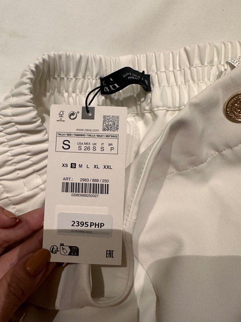 Zara Pants Brand new (Category: Jeans) located in Makati City. Submitted by anettenhet (Listing ID 1275085086, Image 1). Description: White Zara Pants Bought extra for my sister kaso di nya kasya kaya benta nalang Never been use Super duper nice Small on tag but can fit medium since garterized naman sya.