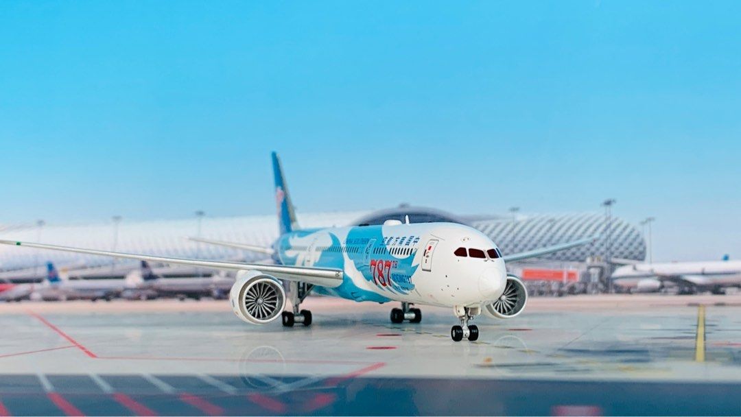 1:400 China Southern Boeing 787-9 / 787th 787 special livery/ Reg No. B ...