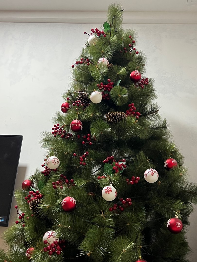 6ft Christmas Tree, Furniture & Home Living, Home Decor, Other Home