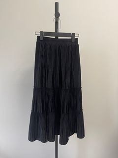 (二手）韓貨黑色絨布緞面直條蛋糕長裙