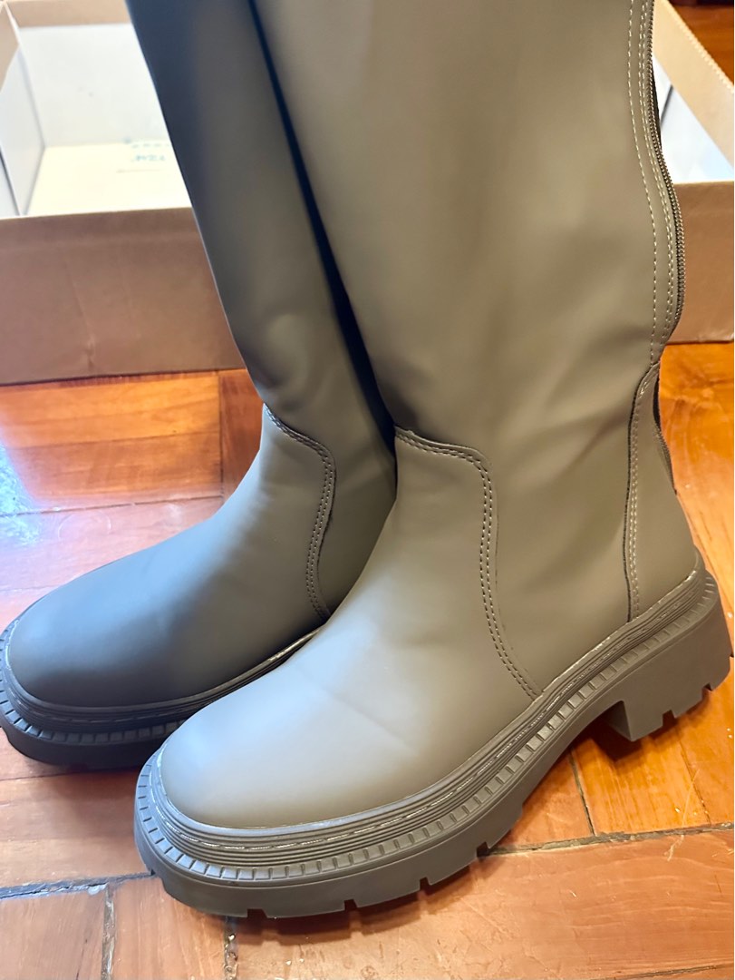 Bottes sales plates gommées