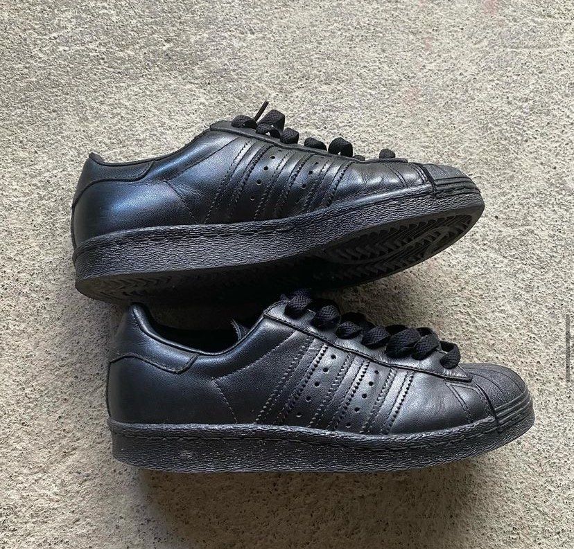 Adidas superstar deals all black womens