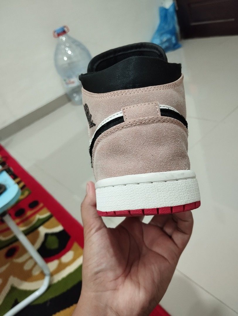 Air jordan 1 mid crimson tint hot sale hyper pink