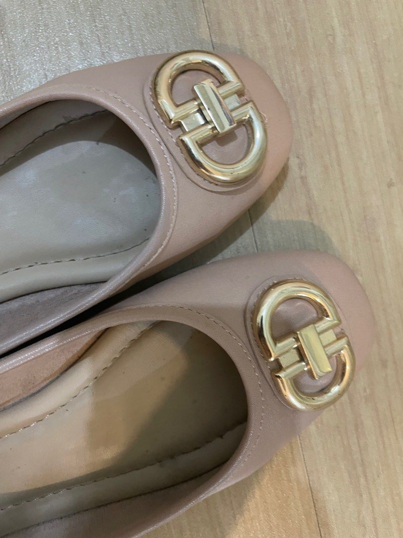ALDO Genuine Leather ballet flats (Category: Flats & Sandals) located in Pasig City. Submitted by prelovedhubph (Listing ID 1269128054, Image 3). Description: ALDO Genuine Leather Nude flats Excellent Condition! Rarely used. Retails at 4,695 (see last photo) Size: 6 My actual size is 5.5, but it fits me perfectly.