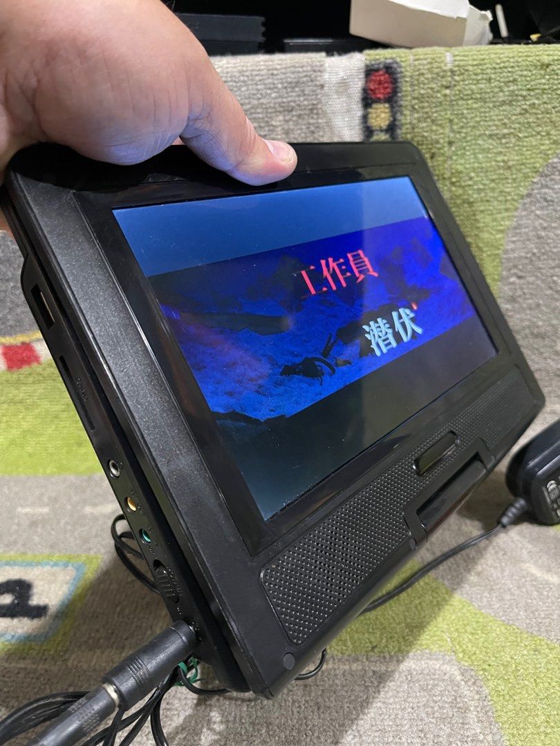 Apeman rechargeable portable cd dvd player 220v 9 inches w FREE