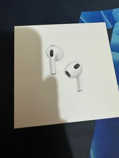 Apple Airpods 3 ，2023 12月2日 買 有一年保養