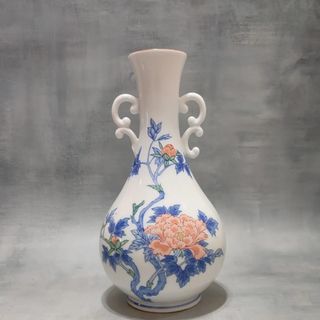 Arita Flower Vase
Japan

❗Has chip or broken part on vase design. see last pic & pic #4 for reference.

1 pc only
P450

9.8" H