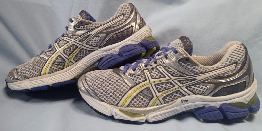 ASICS Gel Cumulus 13 Women s running shoes size US 10 Women s