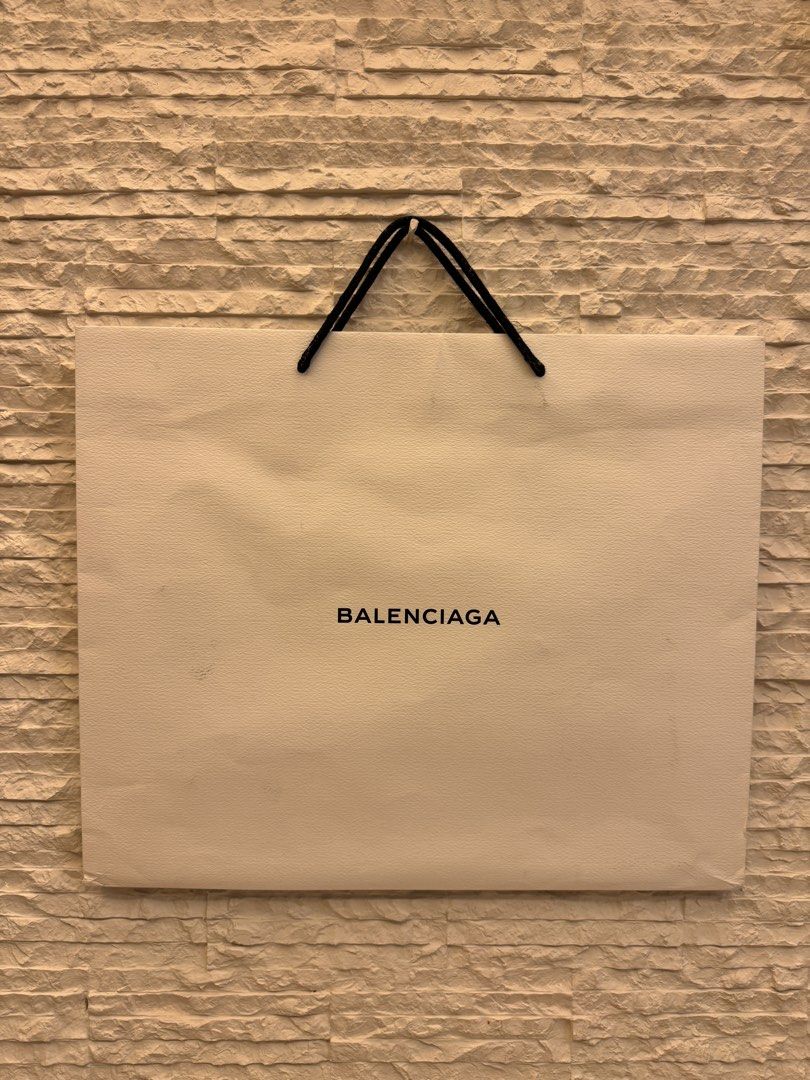 Balenciaga Paper Bag Old Version Large (Category: Luxury Accessories) located in San Fernando. Submitted by mnlt_o (Listing ID 1269209583, Image 1). Description: Authentic From Balenciaga, Paris See photos for condition OAD: 45 L x 54 W x 13 D cm Price: 800 Location: San Fdo Pamp..