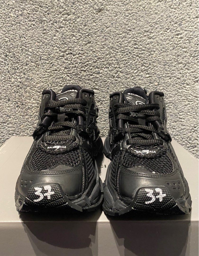 Balenciaga runners size 3 hotsell