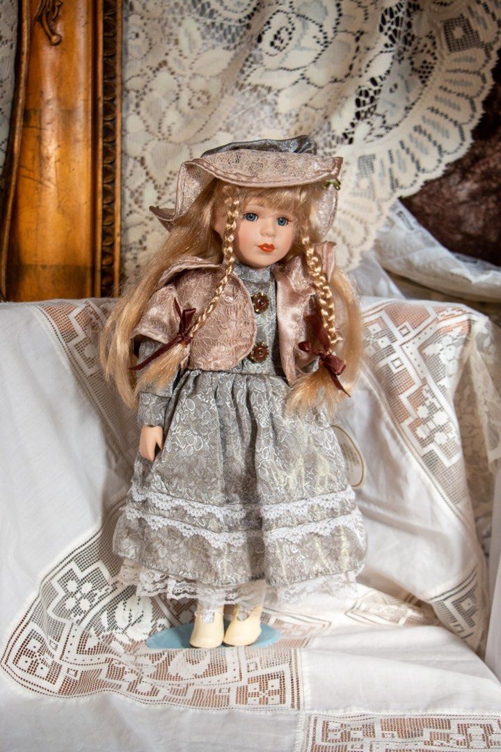 Beautiful girl porcelain doll with box Hobbies Toys Toys