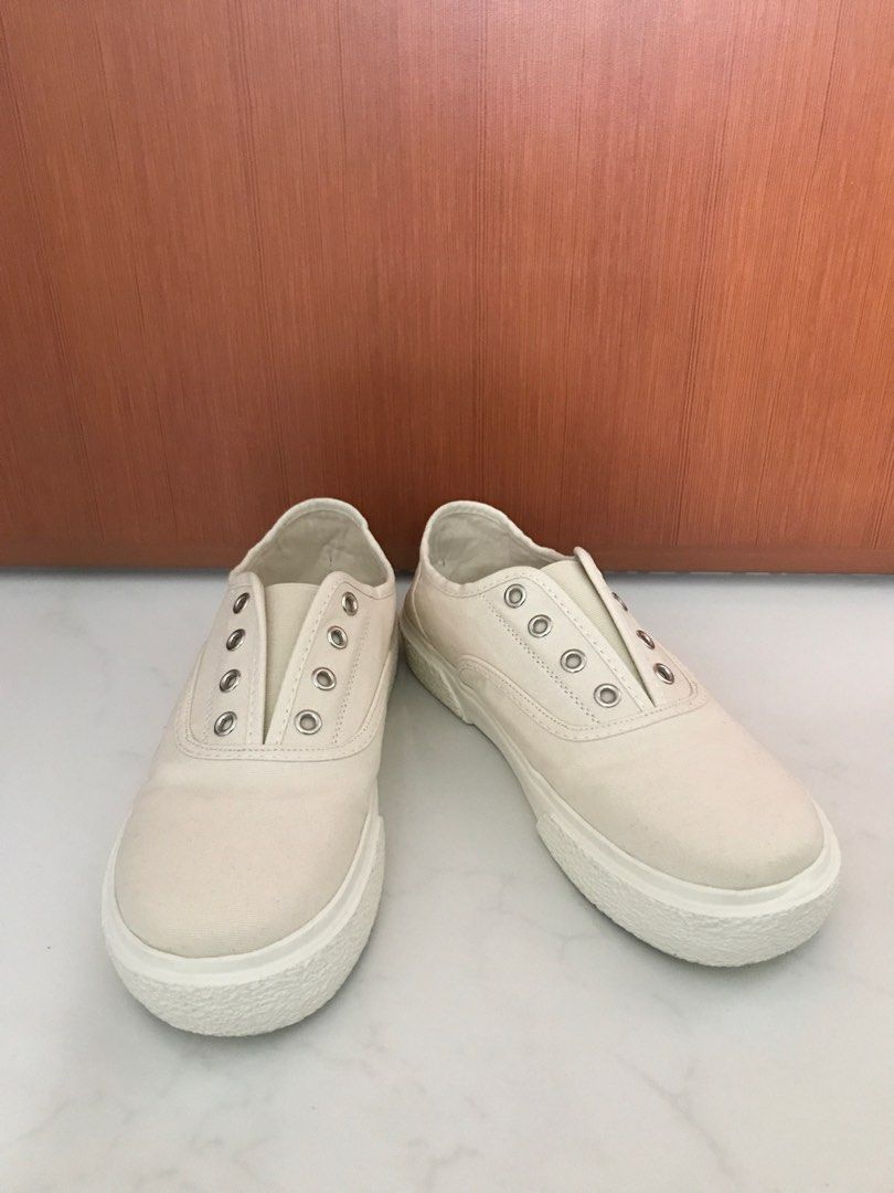 Nude color deals tennis shoes