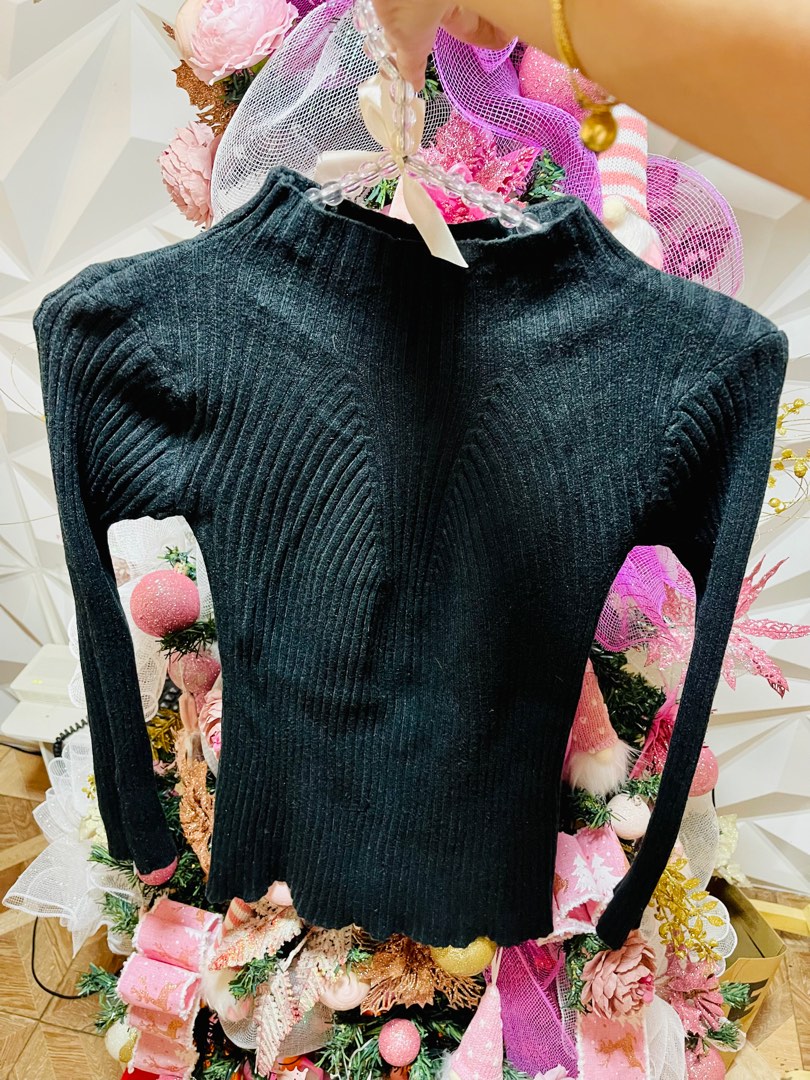 Black knitted top, Women's Fashion, Tops, Longsleeves on Carousell