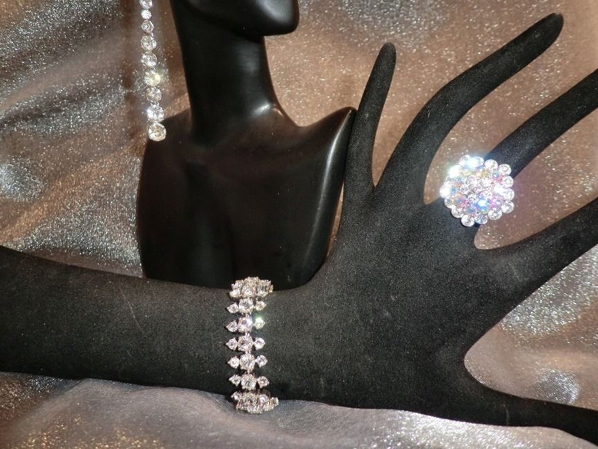 White gold plated jewelry shop