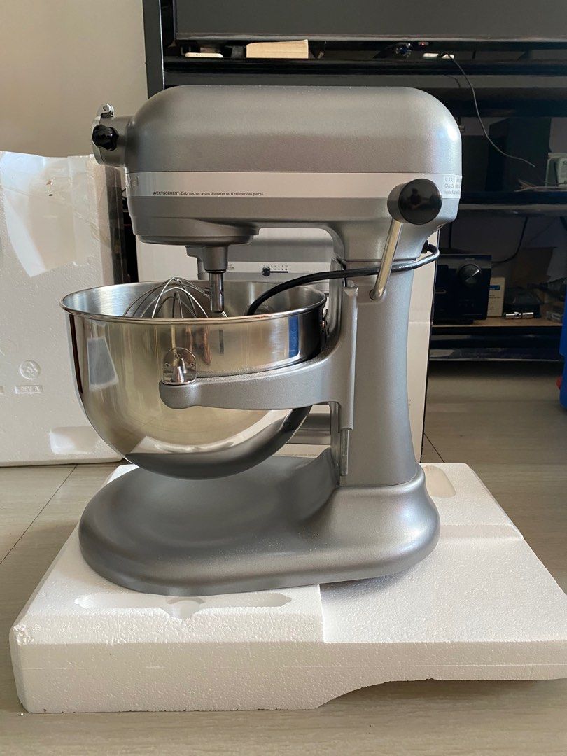 Brand New Kitchen Aid Pro 600 Series (Category: Hand & Stand Mixers) located in Las Pinas. Submitted by franzkenzo (Listing ID 1269269695, Image 2). Description: For Sale Brand New Kitchen Aid Pro 600 Series NEVER BEEN USED Shipped from the US 6 Quarts 5.7 Liters 110V Complete Attachments (dough hook, flat beater and wire whisk and also it comes with a cover) Dm me for more info Las Piñas City.