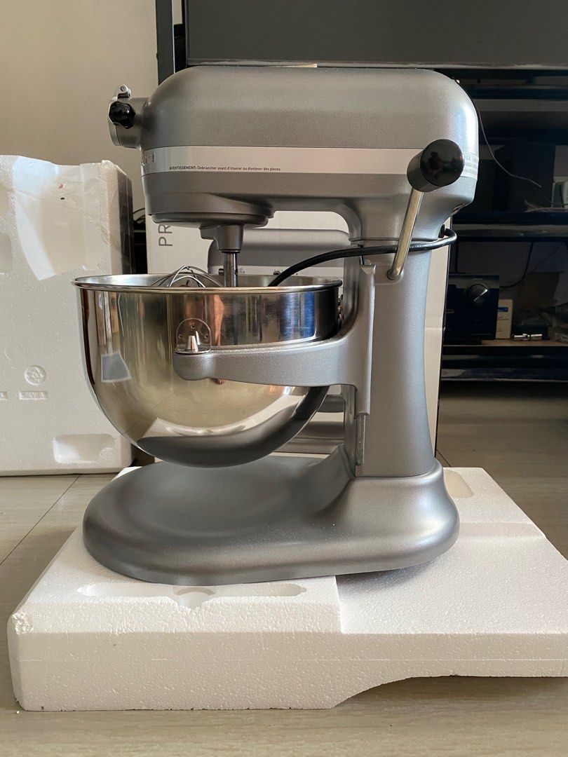 Brand New Kitchen Aid Pro 600 Series (Category: Hand & Stand Mixers) located in Las Pinas. Submitted by franzkenzo (Listing ID 1269269695, Image 3). Description: For Sale Brand New Kitchen Aid Pro 600 Series NEVER BEEN USED Shipped from the US 6 Quarts 5.7 Liters 110V Complete Attachments (dough hook, flat beater and wire whisk and also it comes with a cover) Dm me for more info Las Piñas City.