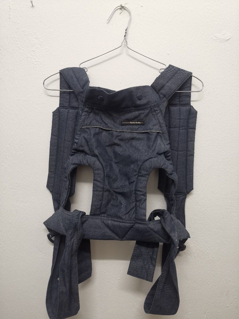 Buddy buddy baby carrier top
