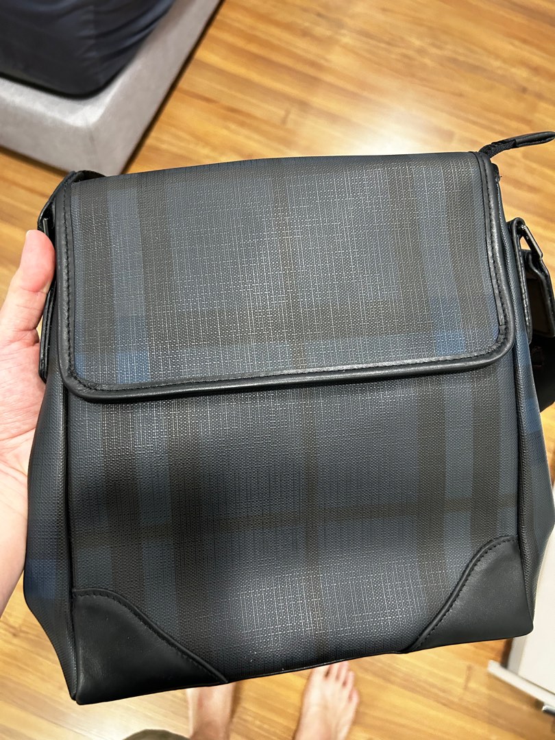 Burberry mens bag hotsell sale