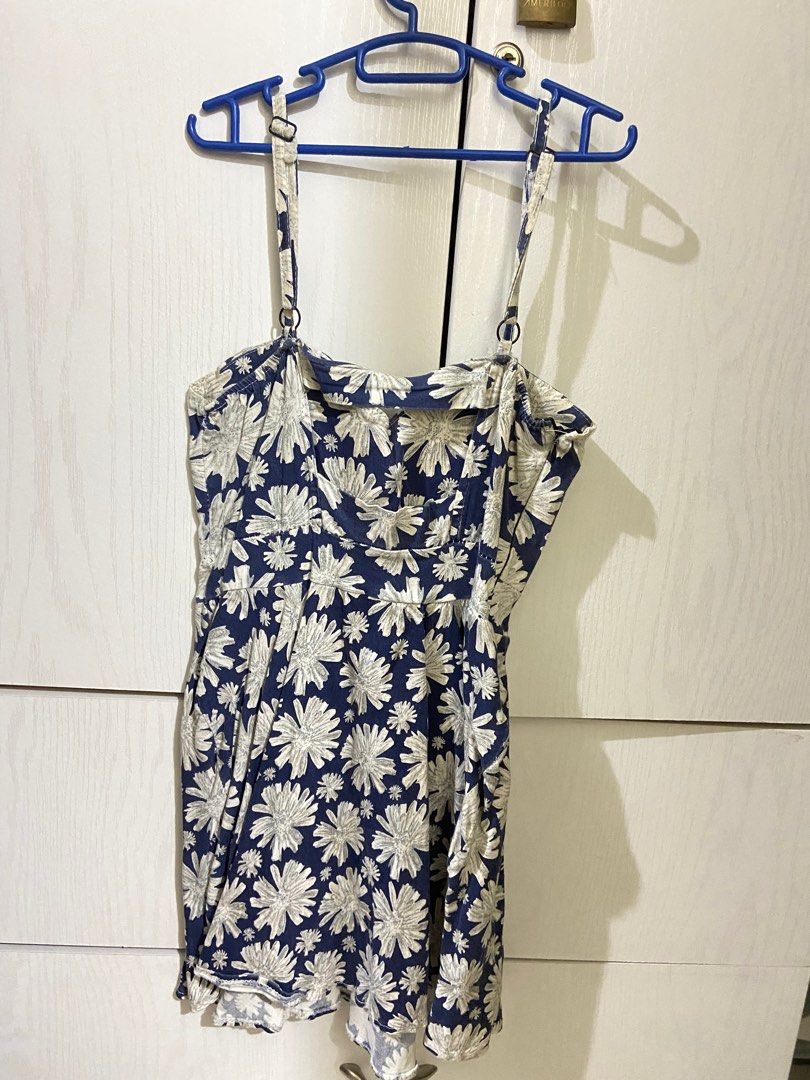 Corset Floral Dress (Category: Dresses) located in Quezon City. Submitted by fabposhph (Listing ID 1269253443, Image 2). Description: Corset Floral Dress Can fit from XS to Semi Medium Soft denim .