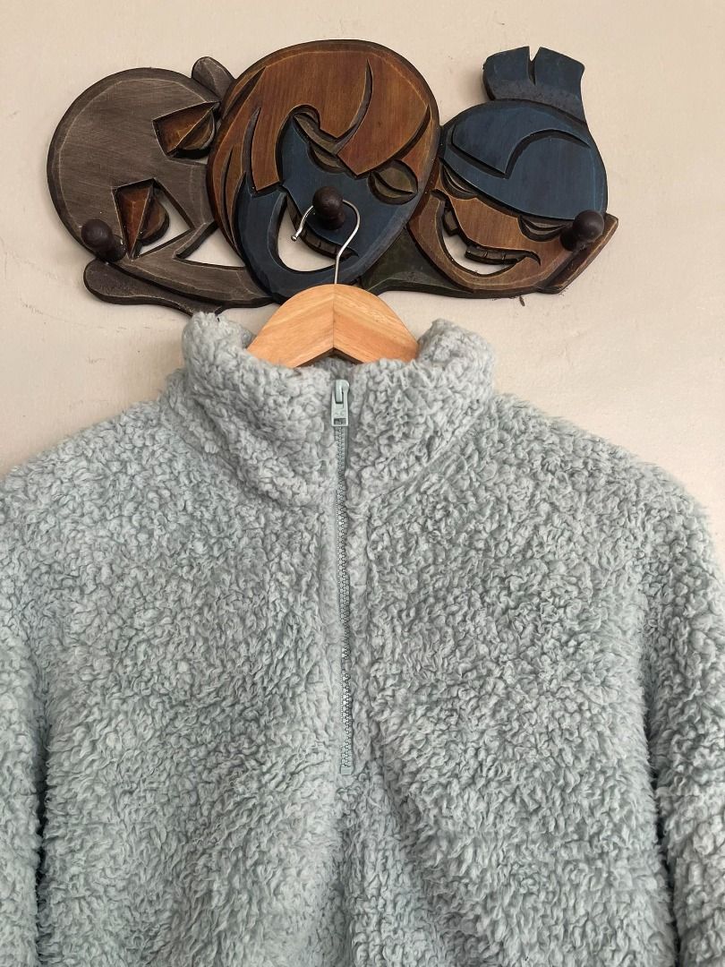 Crop Fur Teddy Jacket (Category: Coats, Jackets and Outerwear) located in Makati City. Submitted by thisjulia18 (Listing ID 1269120894, Image 2). Description: NO ISSUES SUPER GANDA! SIZE: MEDIUM - LARGE SHIPPING: VIA SHOPEE CHECKOUT (J&T COURIER) 50 PESOS - WITHIN METRO MANILA, RIZAL 80 PESOS - OUTSIDE METRO MANILA PAYMENT: VIA GCASH -CAN ALSO DO SHIPPING VIA LALAMOVE-.